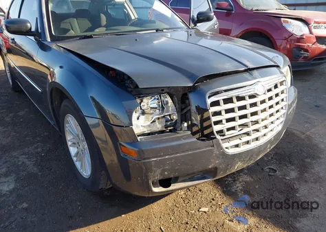 2008 Chrysler 300 Lx z USA, uszkodzony, nr VIN 2C3LA43R38H225388